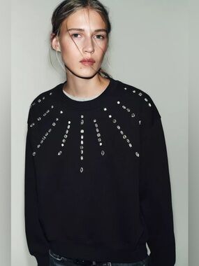 NWT Zara Woman Rhinestones JEWELED FRONT SWEATSHIRT Top Black Size S Small
